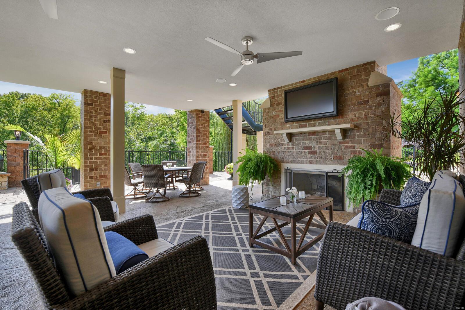 Stone Cliff Manor - Residential