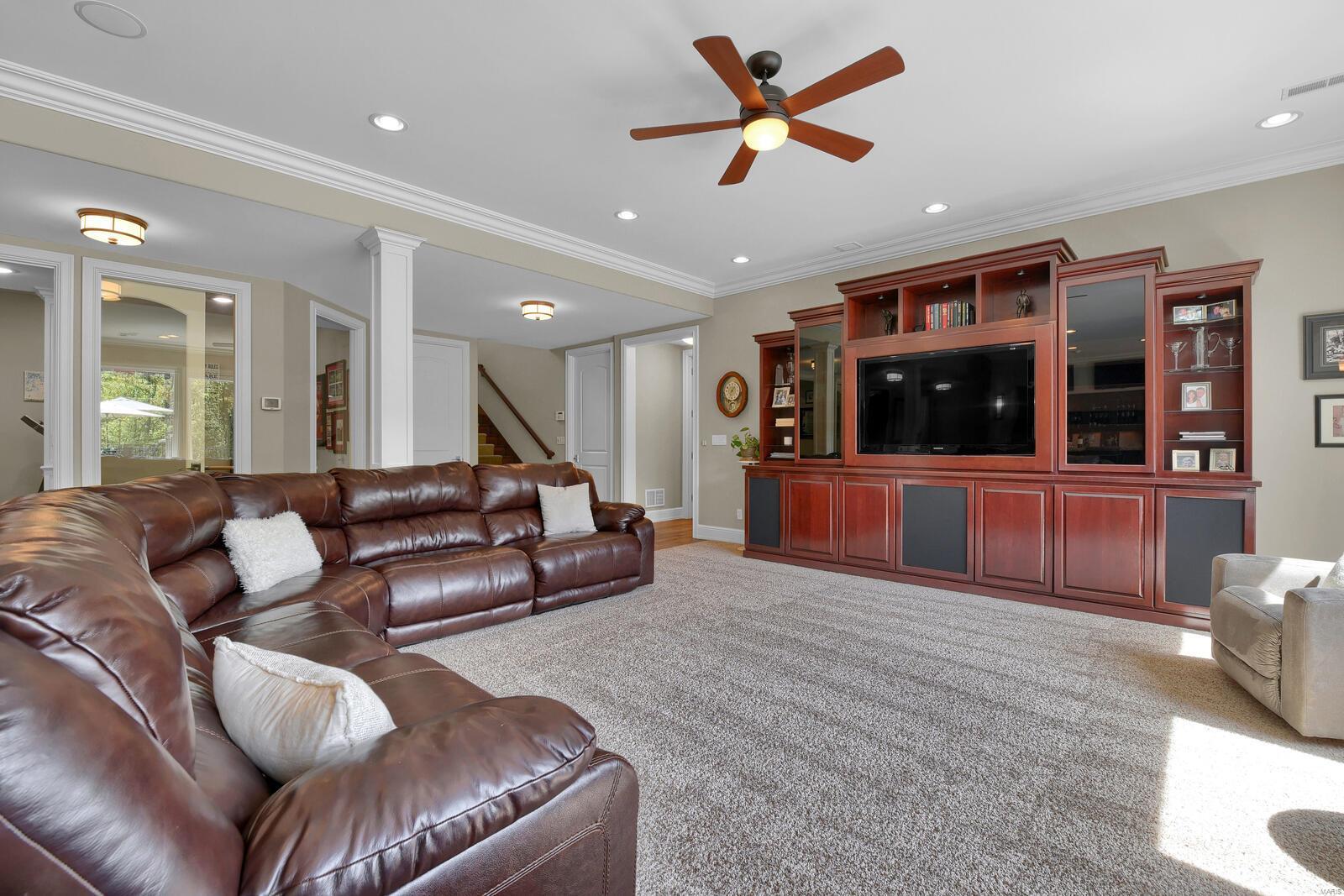 Stone Cliff Manor - Residential