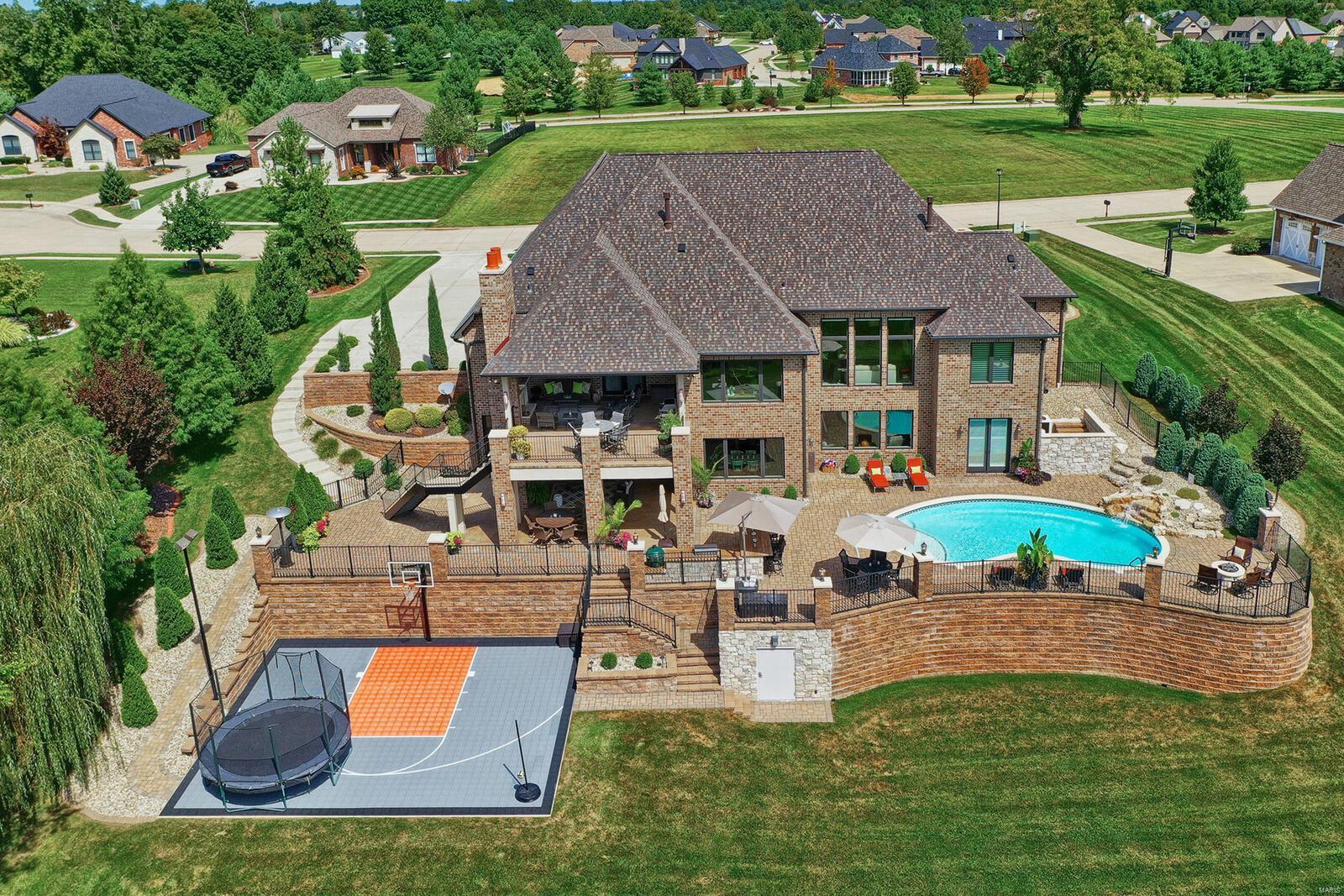 Stone Cliff Manor - Residential
