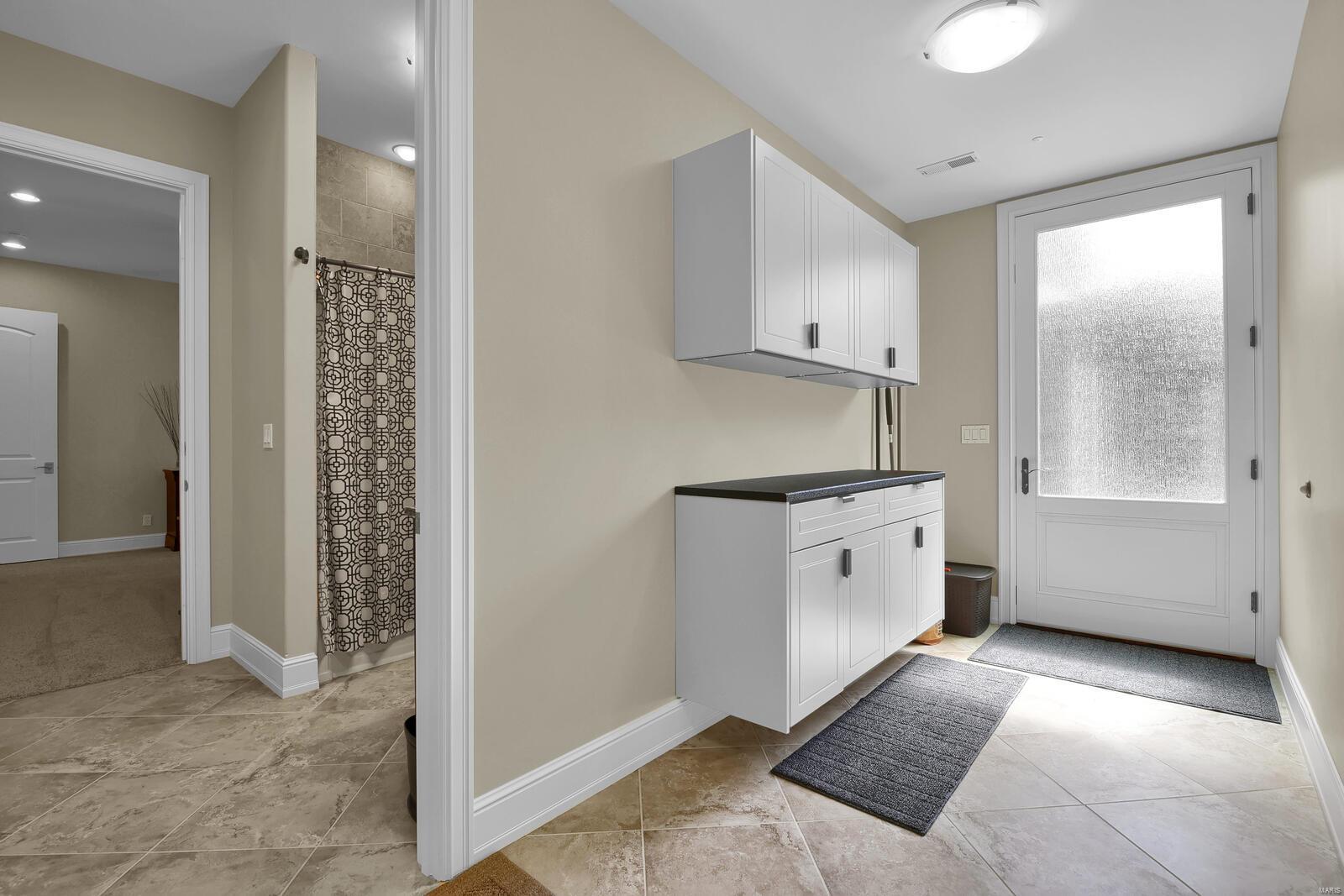 Stone Cliff Manor - Residential