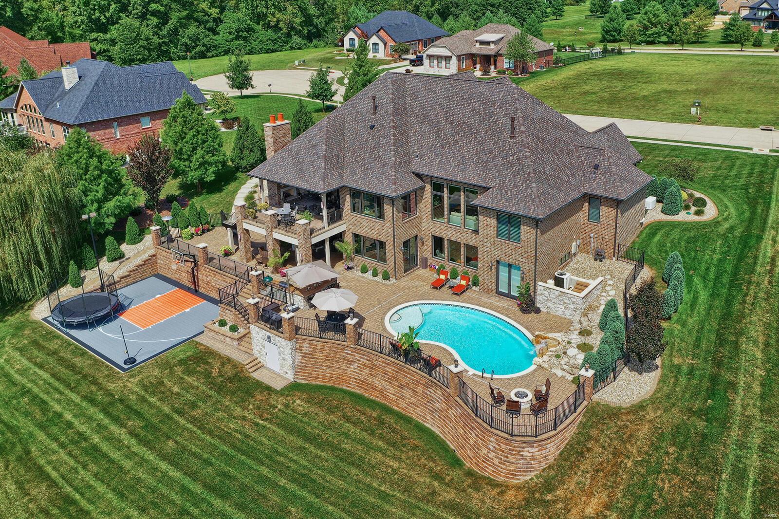 Stone Cliff Manor - Residential