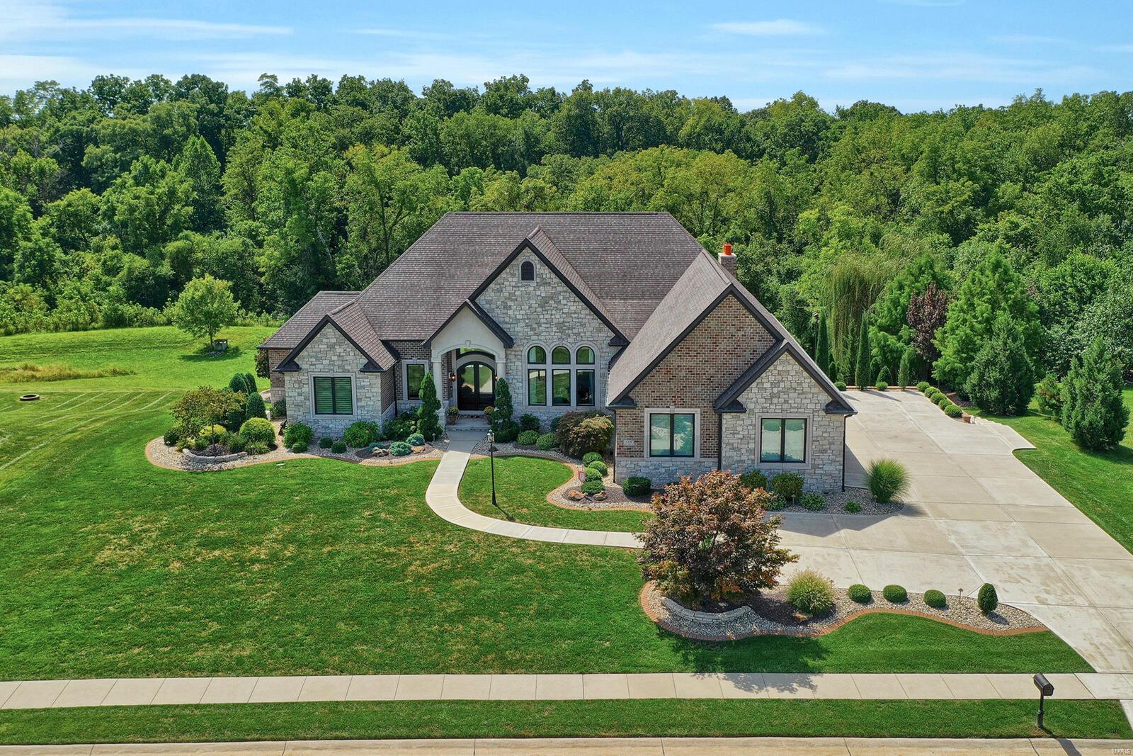 Stone Cliff Manor - Residential
