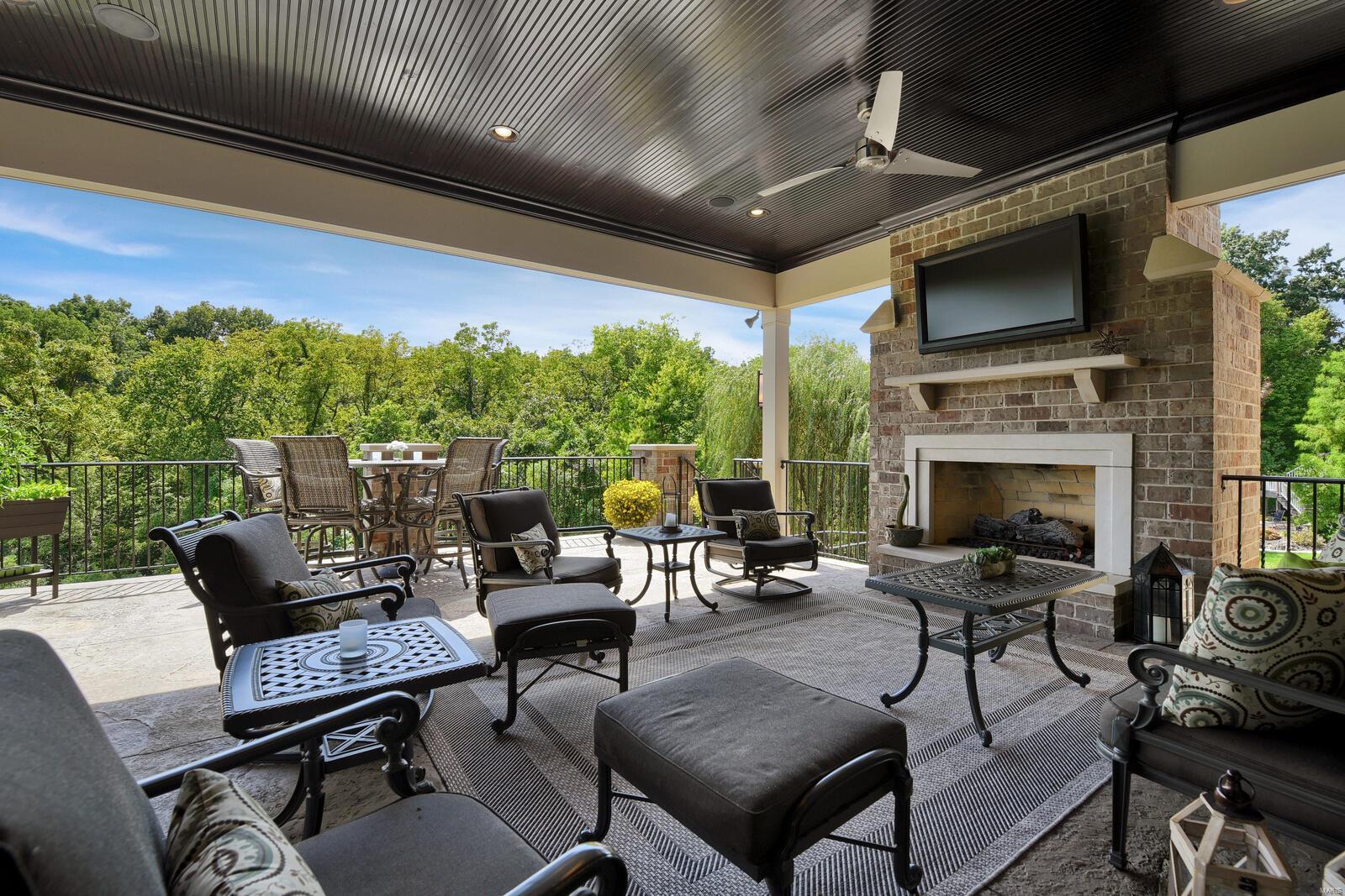 Stone Cliff Manor - Residential