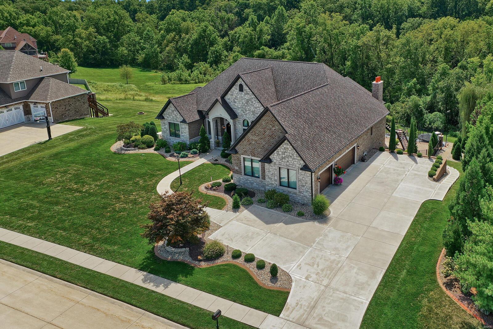 Stone Cliff Manor - Residential