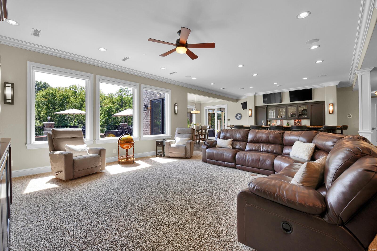 Stone Cliff Manor - Residential