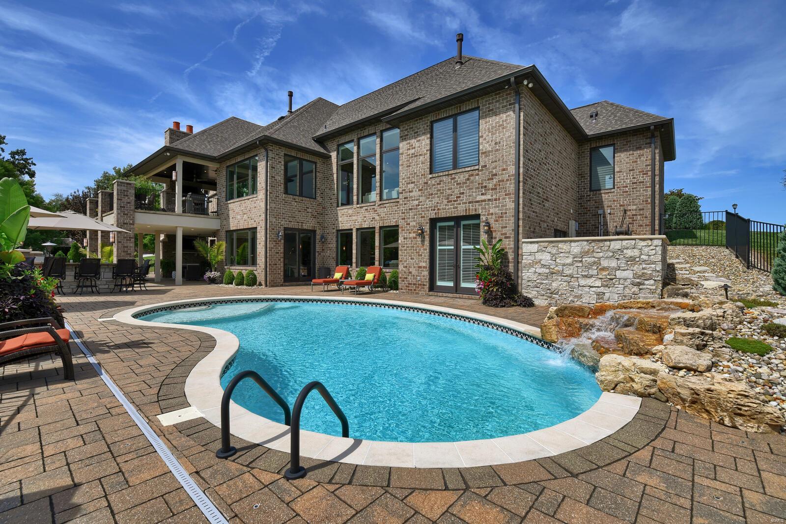 Stone Cliff Manor - Residential