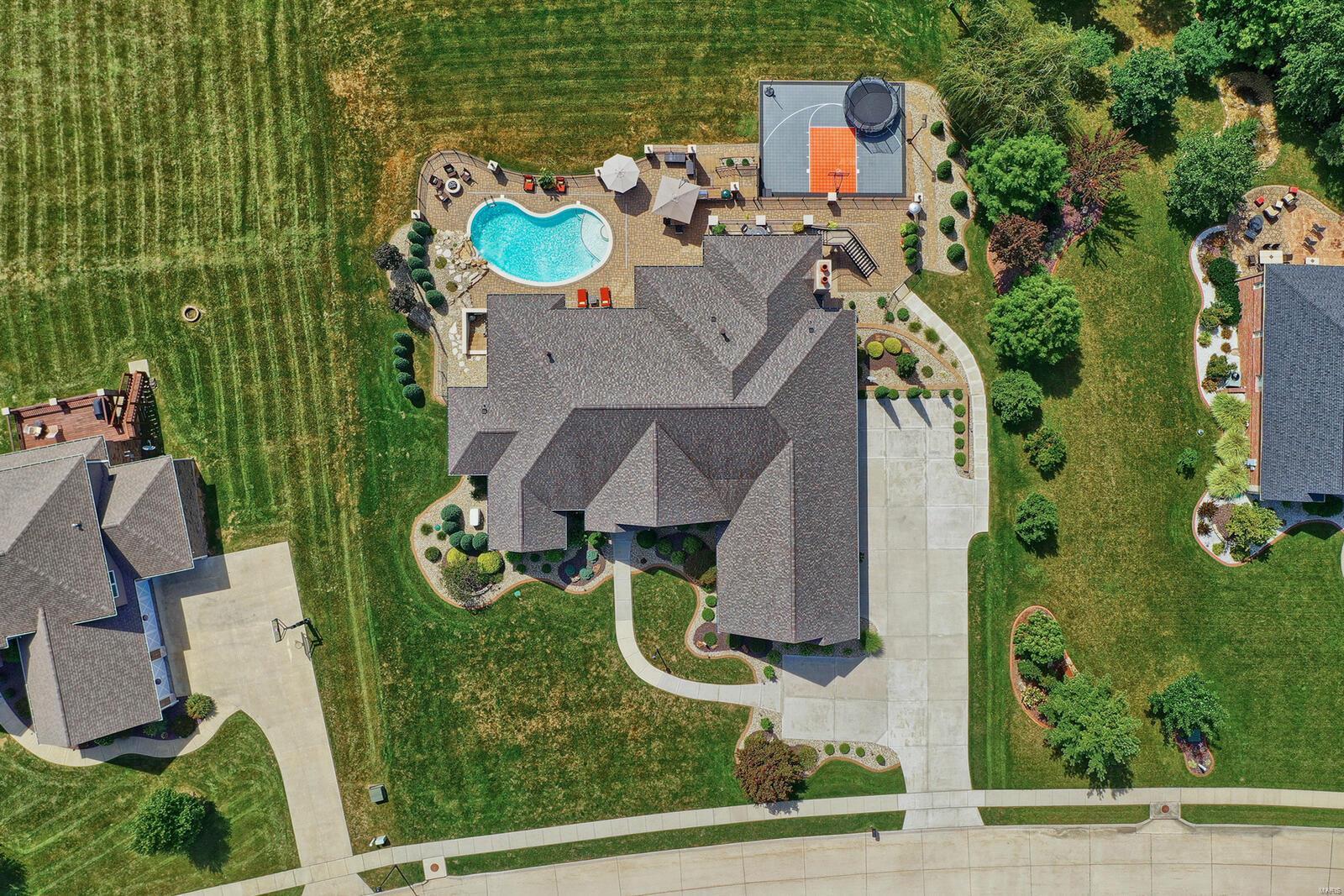 Stone Cliff Manor - Residential