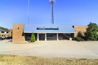 Absolutely Great Visibility!  This building has over 8,000 sq. ft. of retail, office, showroom or warehousing space.  Presently there is a vehicle bay in a rear portion with remainder as showroom and offices.  This is a clearspan structure lending itself to easy modification. Available for sale or lease (lease space & terms to be determined). Includes 1606 N Kingshighway (Rear) storage units and all land totaling 1.08 acres. Location: High Traffic, Hwy/Interstate Frntg, Retail Center