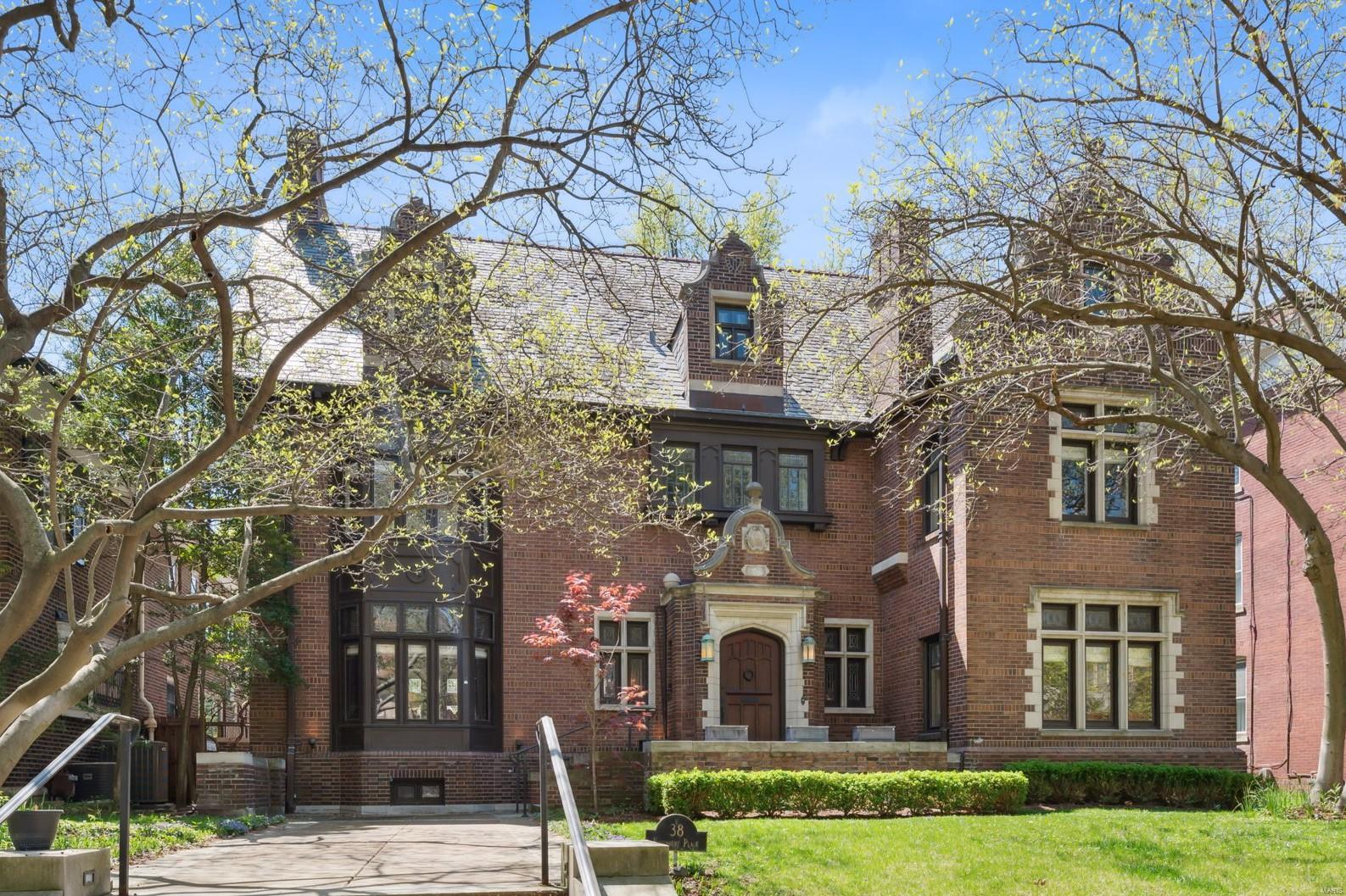 Outstanding 1908 English Tudor overlooking the parkway of historic Kingsbury Place. This tastefully-renovated home features gorgeous oak paneling, refinished oak and pine floors throughout, fantastic new kitchen and primary bedroom suite, plus a striking carriage/guest house with a ski-lodge design. Architectural details include bay windows, leaded glass, elaborate wainscot, crown moldings, plus 2005 slate roofs on the main house and carriage house. A grand entry hall leads into a rich, mahogany-paneled living room, an amazing dining room, and an inviting library/den. A fabulous new kitchen includes top-of-the-line appliances, marvelous cabinet space, and overlooks the spacious back yard with stone patios, open green space, and the stunning carriage house. The new primary bedroom suite is remarkable, with tasteful primary bath, huge walk-in dressing room closet, stacked w/dryer, and formal bedroom w fireplace. The 3rd floor is sensational, with huge family room and abundant built-ins.