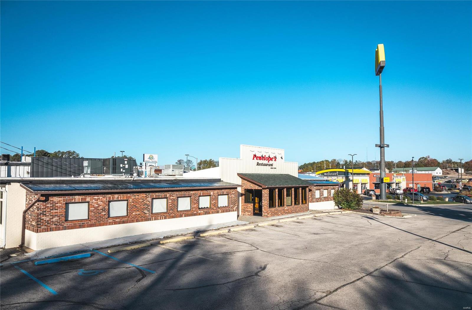 Located along Kingshighway, a high-traffic corridor lined with national food franchises, this leased commercial property offers excellent visibility just off I-44. The building spans 5,297 m/l square feet on a 1.068 m/l acre lot, with 130 feet of road frontage and 68 parking spaces. The interior includes seating for up to 165 people and comes fully equipped with five 5-ton rooftop units, two pizza ovens, and all necessary kitchen equipment and furniture. Prominent signage and easy access further enhance the appeal of this well-positioned commercial space. Location: City, High Traffic