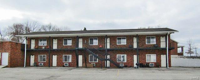 Hermann Motel - Well established 24 unit Motel in Missouri's wine country! Includes a 4 bedroom, 2 bath manager/owner's home/living quarters attached to the office. A comfortable and convenient  Motel with ample parking. Continental Breakfast Room, separate commercial laundry room with 3 phase electric and included commercial washer and dryer. Location: City, High Traffic