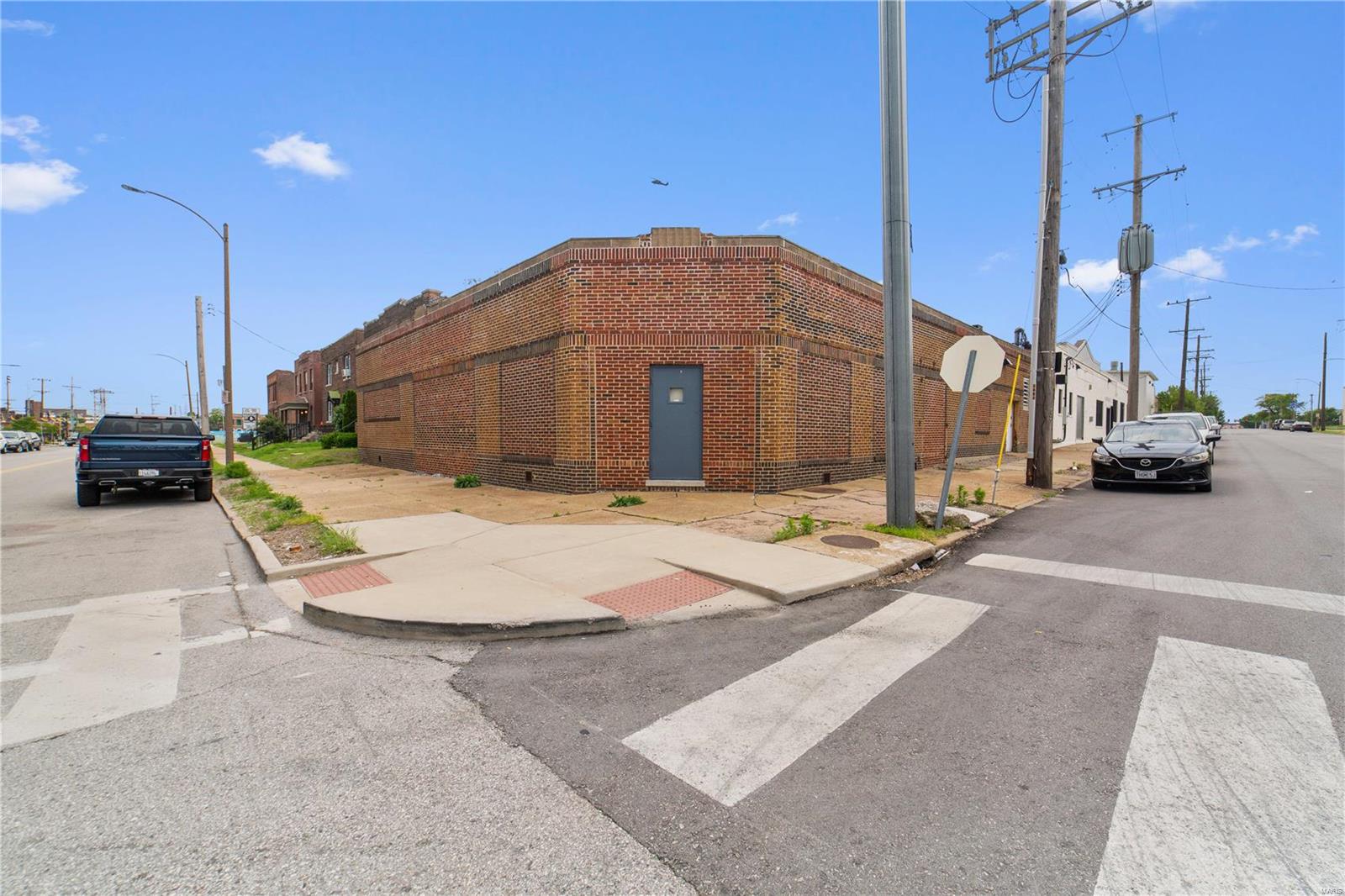 For Sale: 1.75 Acres (+/-)
Surrounded by New Multi-Family and Retail Developments

Potential Use:
Investment Opportunity
Multi-Family
Retail Site

Building Currently Has:
24,447 SF
3 Dock High Doors
2 Drive In Doors
Ceiling Height: 12ft-14ft
Fenced in Lot
3 Offices
Previously used as Prairie Farms manufacturing plant Location: City, Corner Location