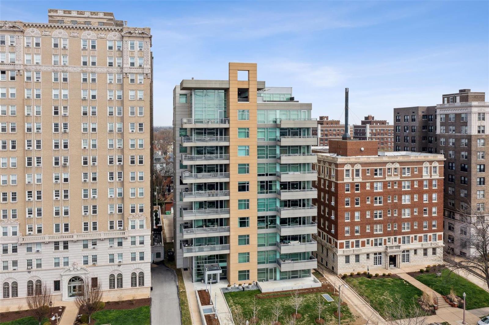 Spectacular contemporary unit on 4th floor with splendid views toward both the arch and to Forest Park. This superb, south-facing unit offers an ideal open floor plan, 2 bedrooms plus a den, 10-ft ceilings, panoramic floor to ceiling windows, motorized shades, 2262 SF, and private, direct elevator access. Fine features include a spacious 23' x 9' covered terrace, gorgeous oak floors, closet organizers, and an in-unit washer/dryer. High-quality finishes include baths with Grohe & Toto fixtures, plus marble floors and tops in the primary bath. The open kitchen features custom cabinets, marble backsplash and counter tops, and Bosch s/s appliances. The first floor of 4545 includes a lobby with attendant, fitness center, rentable guest room, plus a conference room with kitchen. The 2 parking spaces (#49 & 50) and a storage locker are in the lower-level garage. The building even features a dog run! Enjoy walking to Whole Foods, Chase Cinema, and Euclid Avenue's popular restaurants and cafes! Some Accessible Features Location: City, End Unit, Upper Level