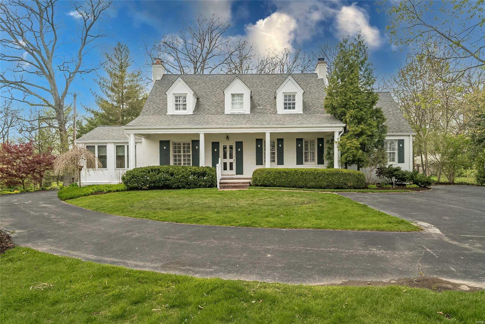 You can’t go wrong with this lovely Cape Cod home in the sought after Ladue School District!
Situated on 1.2 acre park-like setting, this home offers over 4200+sq ft of living space. With a large main floor master suite, wood floors throughout, main floor laundry room, & tons of natural light make this open floor plan great for entertaining!
The main level offers  formal living room w/ fireplace, formal dining room, sunroom as well as kitchen which opens to the family room with second fireplace and charming patio overlooking the rear yard.
With 4 spacious bedrooms on the second floor there is plenty of space for everyone to spread out. Unfinished lower level, 3 car garage, inground sprinkler system and whole house generator.
And let’s not forget about our favorite spot- an expansive greenhouse where you can enjoy all sorts of awesome gardening activities! 

Buyers have the option, at time of offer, to purchase the adjoining lot at 1111 S. McKnight rd. currently listed at $595,000