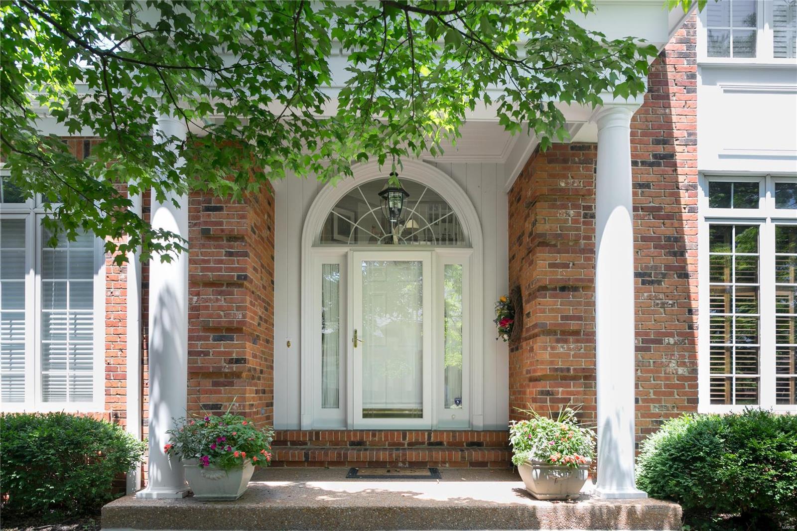 Exceptional 3 bed,4 1/2 bath townhome affords rare opportunity to reside in a prime location w/in this exclusive Higginbotham built community.  A soaring entryway opens to den & gracious living rm & dining rm w/ 9 ft ceilings, hardwood floors, rich crown moldings & a gas fireplace flanked on either side by built-in bookcases & cabinetry.  Newer white kitchen is a chefs delight w/ custom cabinetry, granite countertops, Jenn Air appliances & includes breakfast area & sitting area that opens to a brick terrace.  Main floor master features his & hers baths,  large walk-in closet & bay window w/ french doors to another private, brick terrace.  Upstairs, you will find two bedrooms & a bath. The lower level completes the package w/ a family room, full bath & plenty of additional space for all of your storage needs. This spacious home offers a wonderful opportunity for those looking to simplify but still enjoy tremendous living space and green space for gardening and entertaining outdoors. Location: Suburban