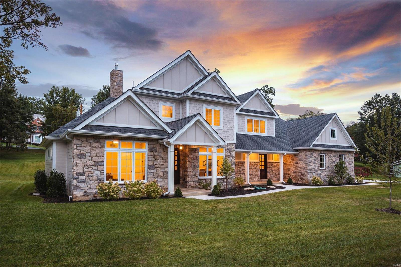 Fabulous Price Reduction! Construction is complete with over 4,500 sqft of quality finished space nestled on 1 acre in the heart of Des Peres and just a short walk to St.Clement Parish and all that the city has to offer. An open floor plan appealing to today's distinguished buyer looking for modern amenities with 10' ceilings, main floor master suite plus a 2nd bdrm suite, great room open to dining, hearth room open to kitchen plus laundry, mudroom and 4 car garage with workshop. Generous FR on upper along with 2 bdrm suites and laundry room. Fabulous LL with 1,400+/- sqft of finished space encompassing an enormous FR, 2 bdrms, full bath and another 1,500+/- sqft of unfinished space ready for media & fitness rooms. Designed for the buyer looking for a new home in a well-established area. Duplicate listing #19077154 COOL: 14 SEER+