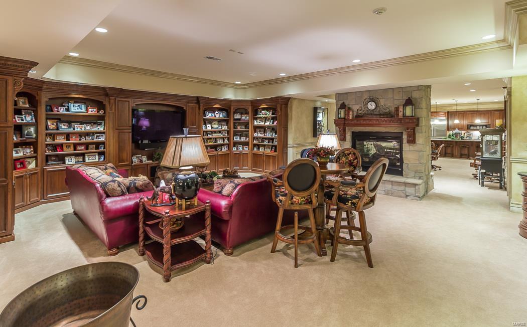 FOX RUN MANORS - Residential