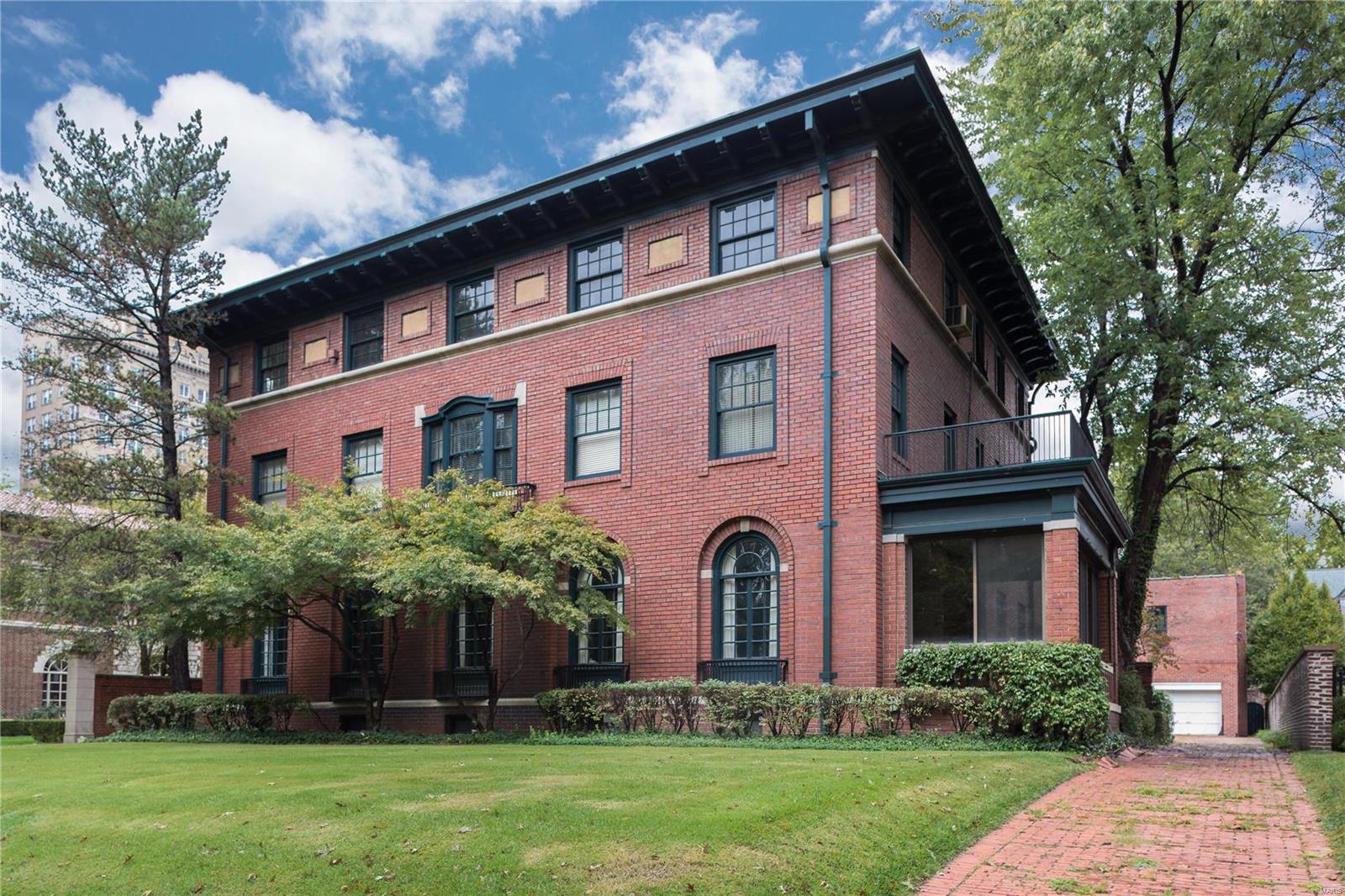 Designed in 1908 by the noted firm of Mariner and LaBeaume, this home has had only two owners in 111 years. This handsome Federal-style residence features outstanding architectural detailing throughout including a superb pine paneled living room with ornately carved English door cornices, shell alcoves, and Georgian fireplace mantels. The front entrance is graced by delicate leaded fanlights and sidelights. The grand entry hall entry hall features a large Palladian window. The spacious dining room includes an Adam-style fireplace mantel and leads to an enclosed solarium. The butler’s pantry leads to a spacious eat-in chef’s kitchen with granite countertops and ample storage space.  The second floor features two master suites with separate bathrooms and additional bedrooms and bathrooms. Ballroom/exercise/media room on the third floor. Carriage House.