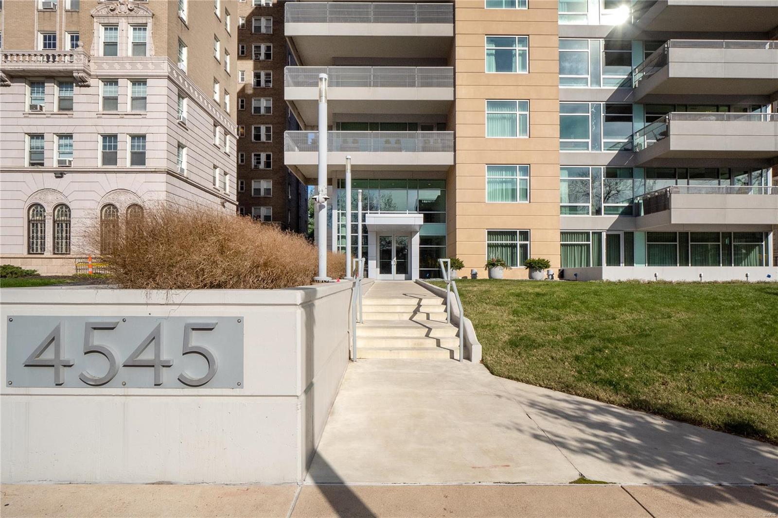 Casual elegance! This 7th floor corner residence has direct elevator access to its own private foyer. Upon entering, you are greeted with dramatic views - floor to ceiling panoramic windows. The covered terrace (23’X9’) offers sweeping views of both sunrises over Downtown STL & sunsets over Forest Park.  European-style kitchen w/ Bosch stainless steel appliances, Ghibli stone countertops, & updated Markus cabinetry.  Luxurious master suite with custom walk-in closet, glass shower, jetted tub, Carrara marble countertops/floors, Grohe & Toto fixtures, private laundry.  Wood floors in living areas, den w/gas fireplace is perfect for a home office. Custom motorized Lutron shades, 10’ foot ceilings, custom sound system w/built in speakers.  Current owners have made tasteful updates since purchase. Two spaces in the heated garage, storage locker (5’ x 8’x 8’H) Building amenities: 2-story lobby, doorman, security, fitness room, community/party room, guest suite, & dog run. Vibrant CWE living! Some Accessible Features Location: City, Corner Location, Upper Level