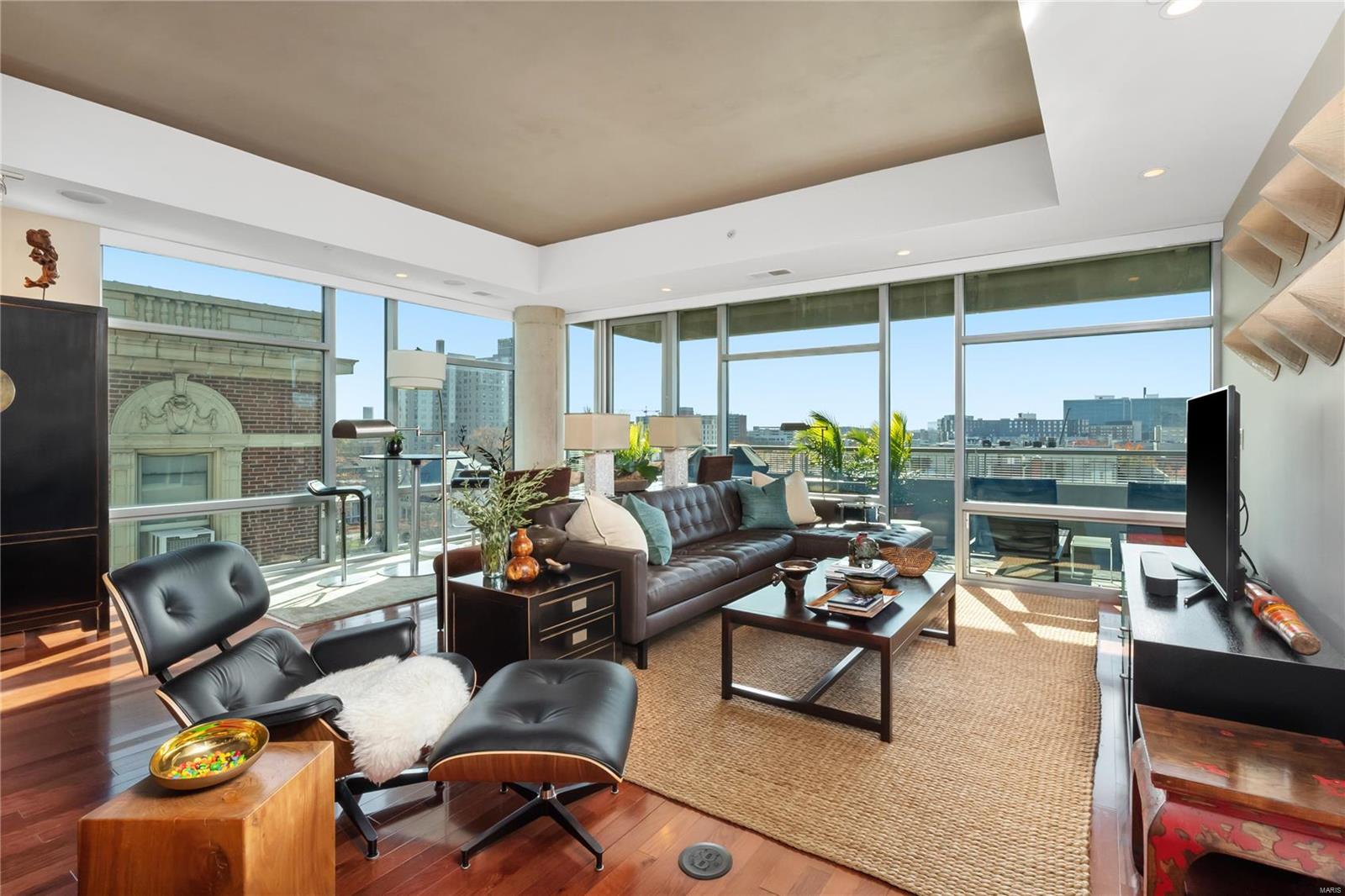 Lindell Blvd Condo - Residential