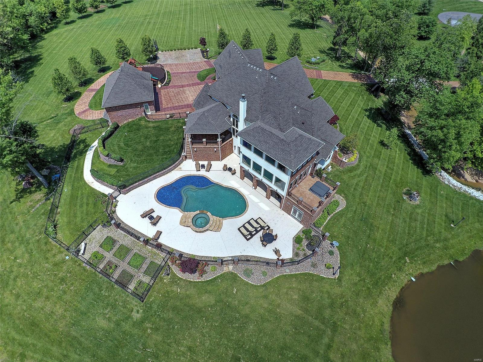Summit Estate - Residential