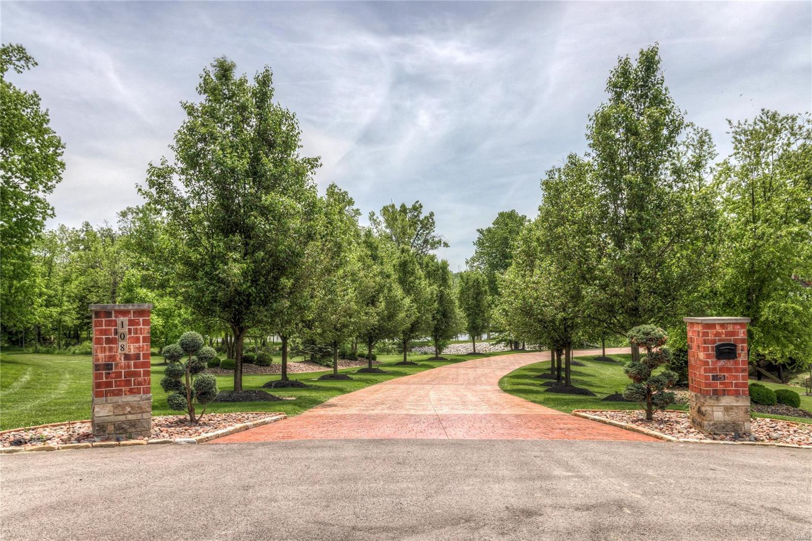 Summit Estate - Residential