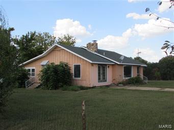358 acres m/l with 2 miles of Piney River frontage complimented with 1 mile of Hog Creek frontage. Property has ponds, several auto water systems, 90 x 100 steel building with electric/water. 4 bedroom, 2 Bath home with basement. 35 x 80 hay barn, miles of goat fence. Pasture deluxe, timber, deer and turkey hunting. Would make an excellent resort. Located about 2 hours from St. Louis.