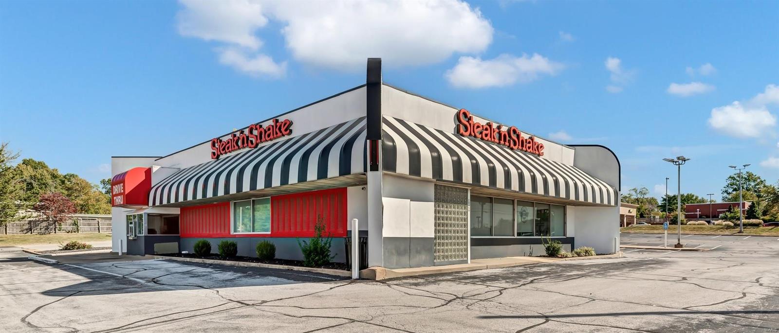 Sale Price and Lease Rate are to be determined and the Price indicated herein is a starting point for negotiations. The corporate ownership prefers to Lease this former Steak 'n Shake store on a NNN basis located on 1.47 acres of land or will sell with no personal property or equipment included in the Lease or sale. Lease or Sale terms are "To Be Determined". No food restrictions will be placed on the sale or lease. This free standing, building is 3690 sf, and offers a single drive-thru lane, newer roof, and the 1.470 acre site (consisting of two parcels of land) has 3+ curb cuts for ingress and egress to quickly and easily access this desirable, signalized corner location. Location: City, Corner Location, High Traffic, Hwy/Interstate Frntg, Retail Center, Shopping Mall