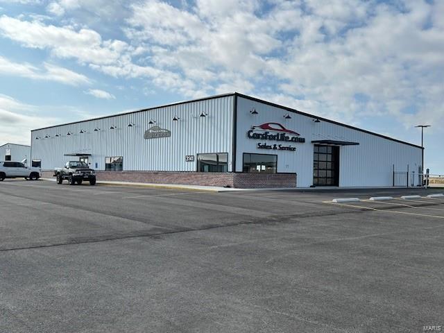 Former car dealership with two separate buildings on 5.6 acres.   The office/showroom building is 9,600 SF with multiple offices, two conference rooms and restrooms.  The shop building is 15,200 SF with two 12’ x 12’ overhead doors, an office area and two restrooms. Location: Hwy/Interstate Frntg, Industrial Park