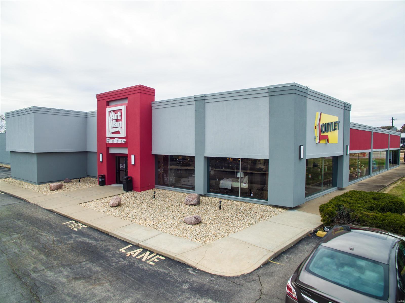 Now for sale AND NOW FULLY LEASED WITH ABSOLUTE NNN TENANT WITH PURCHASE OPTION ASK FOR DETAILS. Check out this  prime retail property at 5711 South Lindbergh Boulevard. This subject property was originally built as a Rothman Furniture based here in Saint Louis for over 90 years. The property sits in the middle of the thriving south county retail market, facing Lindbergh Boulevard (over 34,000 VPD), just minutes from the intersection of I-270 and I-55 (combined intersection traffic counts of over 225,000 VPD). Renovated in to 2017, 3.47 acres, 120 parking space, 2 docks. This is a solid investment for retail or development. Location: High Traffic