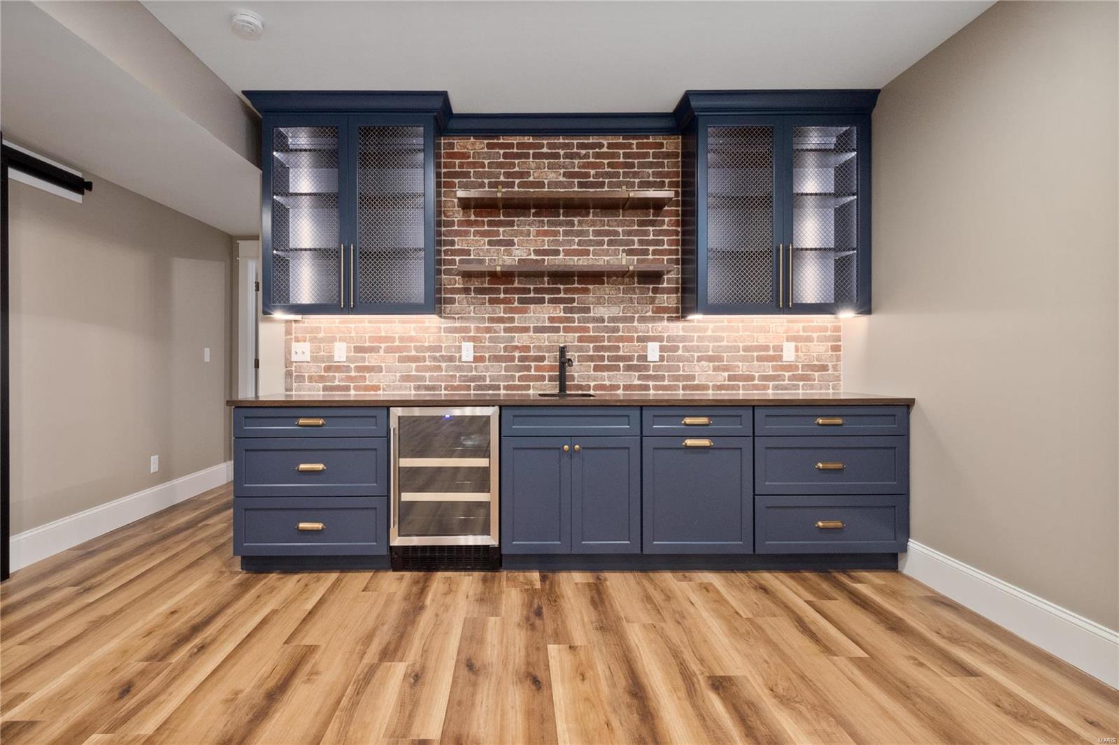 541 South Clay Ave Lt Split - Residential