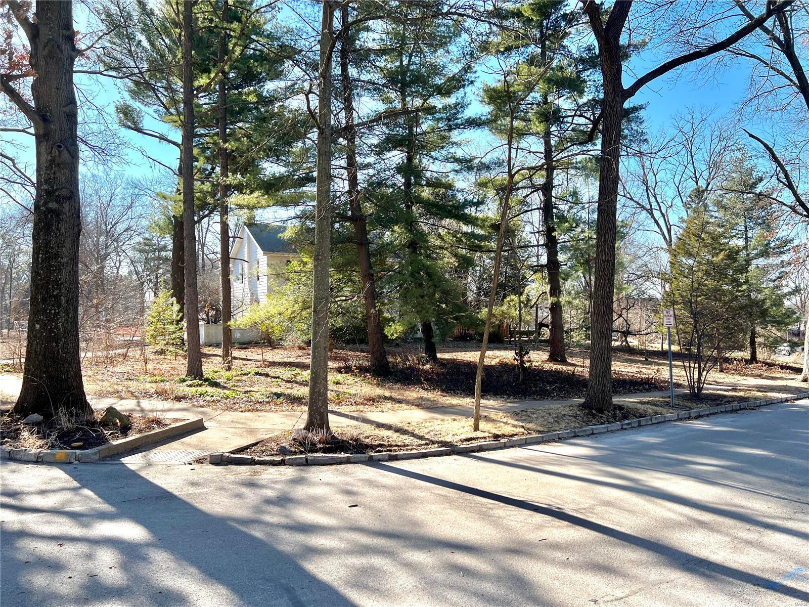 An incredible and rare opportunity to build your dream home on an over 1.1 acre buildable lot in one of Clayton's most sought after neighborhoods.  Walking distance to all that Clayton as to offer! The lot has been recently cleared of debris and overgrown vegetation.

Slavin Homes would love to build your dream home on this incredible building site. Construction contract available at your request
