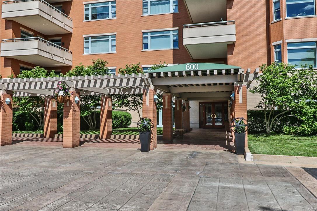 Open, spacious 2+ bedroom  2.5 bath condo with a flexible floor plan, 10' ceilings and elegant quality finishes. Wonderful Clayton condo with great views from the 7th floor and a delightful patio. Beautiful moldings, can lights and an abundance of closets. The kitchen is wonderful with space for a desk and a large breakfast area. The master bedroom has a large sitting area that could be a third bedroom. This is a condo not to be missed - wonderfully managed building, well run condo association, pool. club room with catering kitchen, guest rooms to rent, exercise room, doorman and totally full service.  Close to all the amenities of Clayton as well as convenient to shopping and highways. The Residence is one of the premier buildings in Clayton and this rarely available larger condo is exceptional. EXCLUDE: Drapery treatments over beds in both bedrooms. Seller needs a mid September, 2016, closing. Location: End Unit, Upper Level