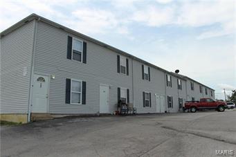 24 Fully Leased and Well Maintained Rental Units in Warrenton, MO. This is a cash flowing income property with growth potential. Property includes a 24-unit apartment/townhome complex with a mix of 1, 2 and 3 bedroom studios, handicapped accessible apartments and 2-story townhomes.  Units are located in 5 buildings on the same block built in 2003 & 2004.  They are 100% leased with a generous proportion of long-term tenants and a waiting list. Most units have updated kitchens with built-in microwaves, tile backsplash, stoves and refrigerators.  Call agent for more details. Some Accessible Features