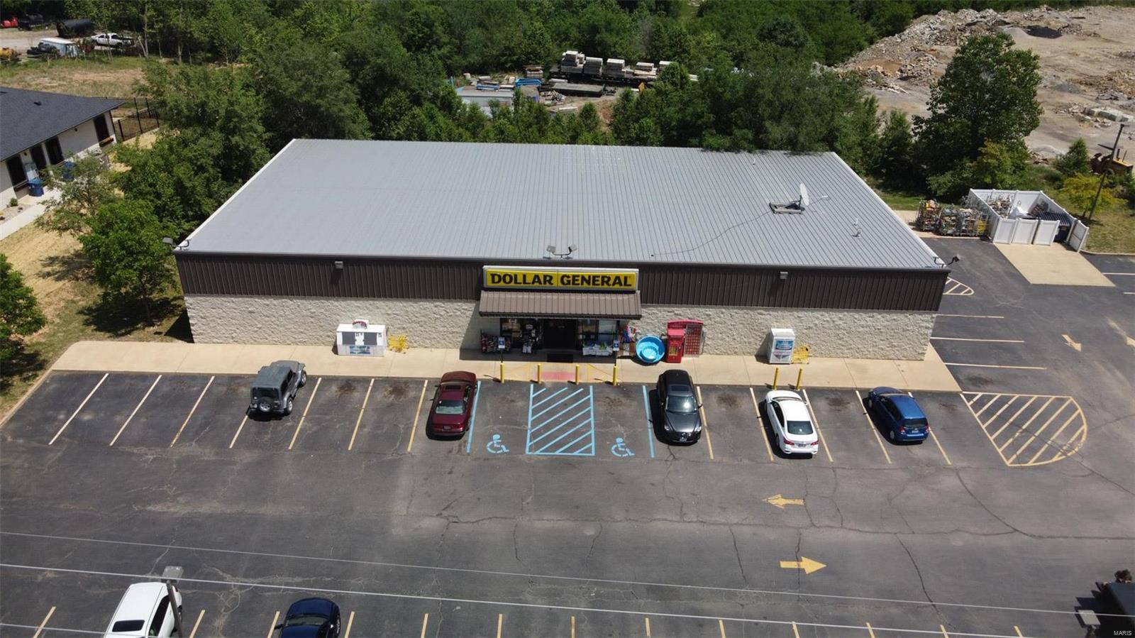 Store #11997 is located next to I-55, on the historic U.S. Route 67. Also known as Jeffco Blvd, this part of Arnold features consistent traffic flow and excellent storefront visibility.

Investment Overview: Remaining Lease Term: ±5 years | NOI: $80,997 | Cap: 7.5% | Lease Type: NNN | 5-year Lease Extension | 15 Years of Store Operations Location: High Traffic