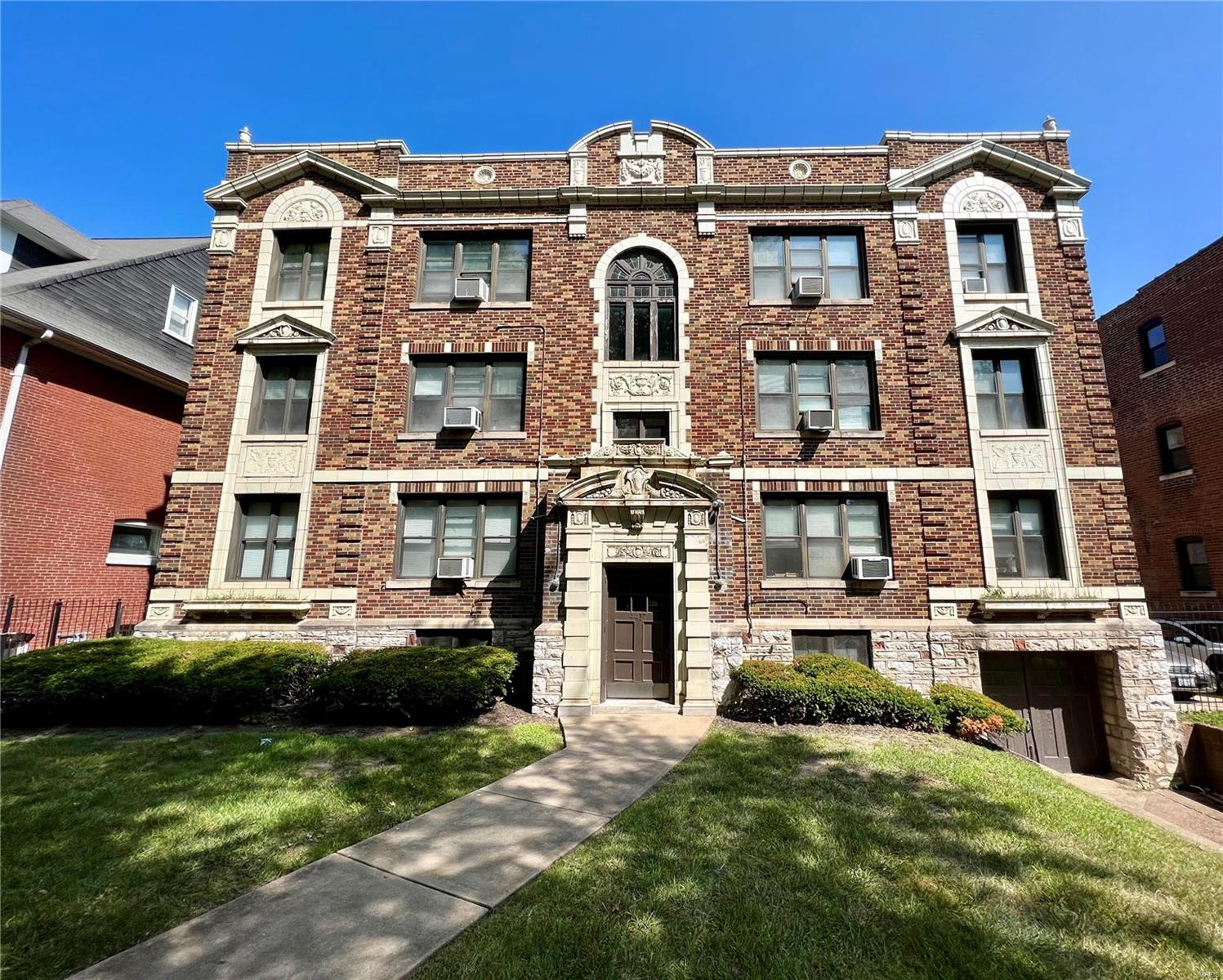 Laclede Ave & Forest Park Boule - Residential Income
