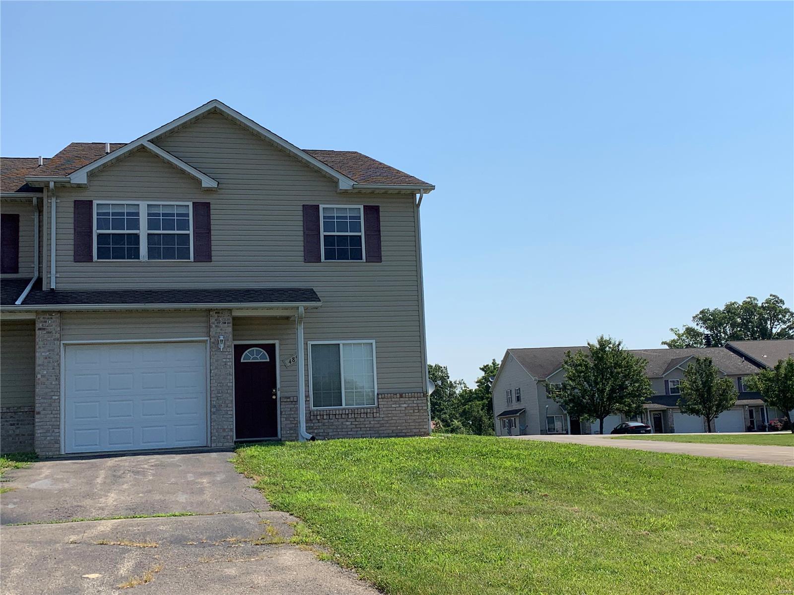 This is a 1x showing. We are selling 11 units total. 
1874 Black Oak Dr. (3BR, 3 Bath duplex with full partially finished walkout basement, 1 car attached garage.)09-70-35-02-002-0001.05 Value of $150,000 was given.
 410 Shade Tree (B1) 09-70-35-02-001-0001.15, 416 Shade Tree (B4) 09-70-35-02-001-0001.44, 438 Shade Tree (E2) 1835 & 1837 Woodland Trail (E3 & E4) 09-70-35-02-001-0001.45, 442 Shade Tree (F1), 444 Shade Tree (F2),1847 Woodland Trail (F4) & 1849 Woodland Trail (F3) 09-70-35-02-001-0001.46 
489 Shade Tree (R6) 09-70-35-02-001-0001.26
 These are all 3 bedroom, 1 1/2 bath townhomes with 1 car attached garages. Value of $91,000 for each townhome was given. Location: City