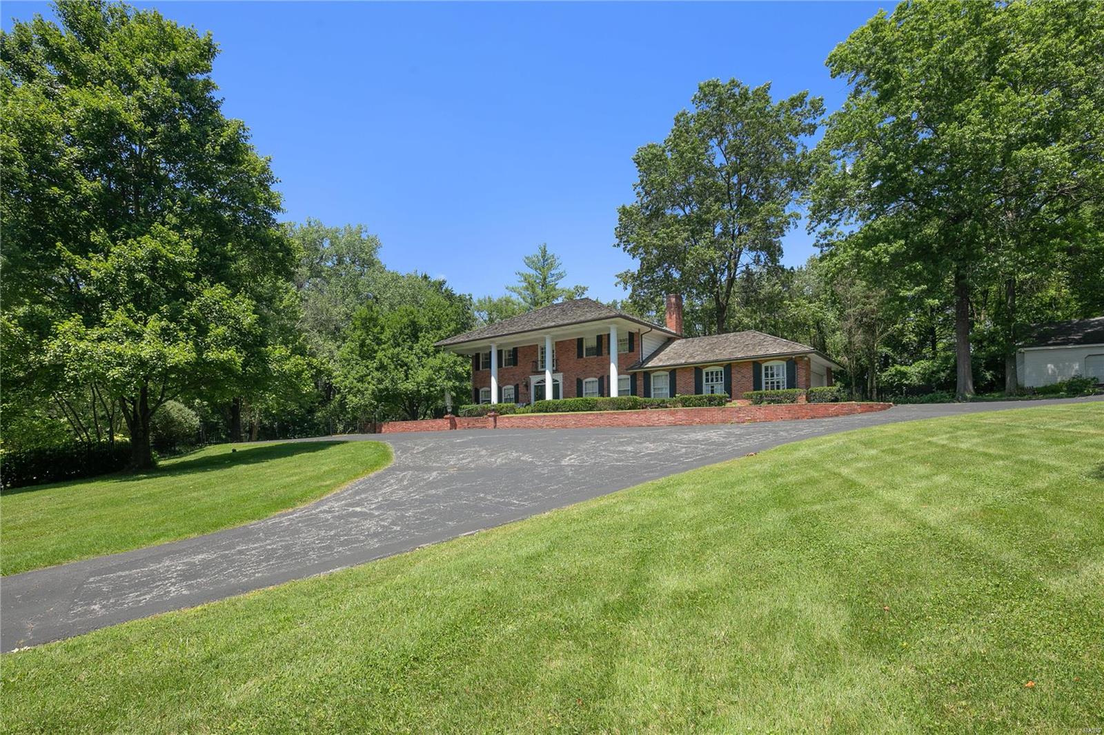 (Duplicate Listing of 19059228) Don't miss this once in a lifetime opportunity to build the home of your dreams in the heart of Ladue on this premier 2.7-acre lot overlooking Old Warson Golf Course on the prestigious Trent Drive. Extremely private lot with sprawling green acreage and magnificent views. Property offers two separate private entries, gaining access from Trent Drive and Litzsinger Rd. Situated in the perfect location just minutes away from some of Ladue & Frontenac's best shopping and nightlife, minutes from Tilles Park, and historic bridle trails. It is also not only located in the highly ranked Ladue School District, but is also near many of St. Louis’s finest private schools. The possibilities are endless! Schedule your private showing today!