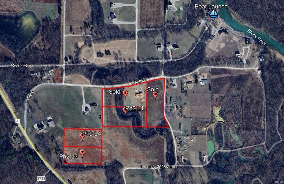 River access! Experience the river lifestyle everyday at Anchor Pointe Estates, a quiet gated community located on Black River just minutes North of Poplar Bluff off JJ Hwy. This lovely development is moderately restricted with tracts of 3+ acres available. Land owners have private river access privileges to the boat launch and access to several hundred acres of Govt land nearby. Discount for multiple lot purchases. Only a few lots are remaining! It's time to enjoy the river life.