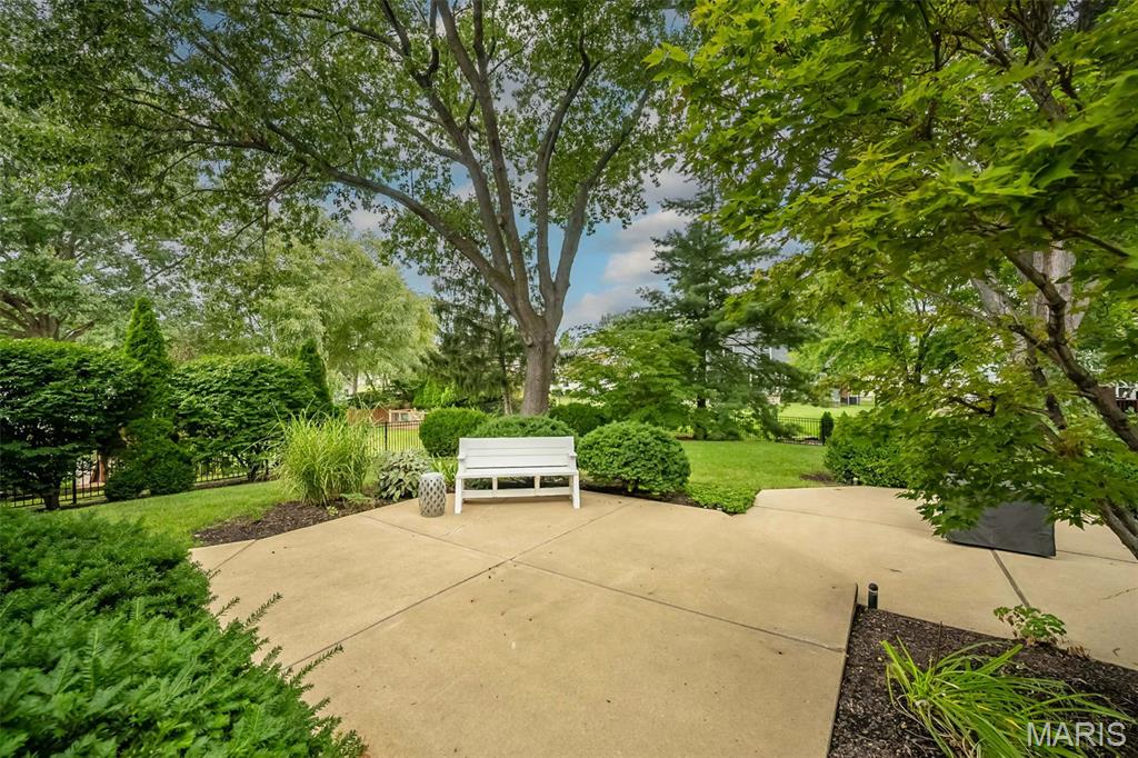Country Club Corners - Residential