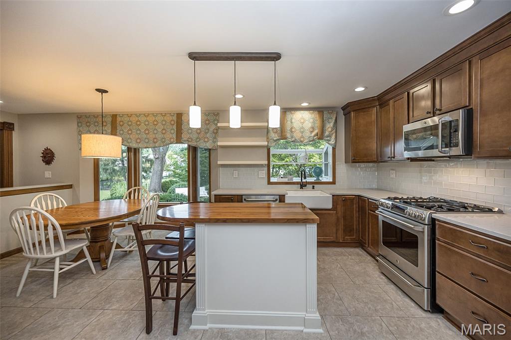 Country Club Corners - Residential