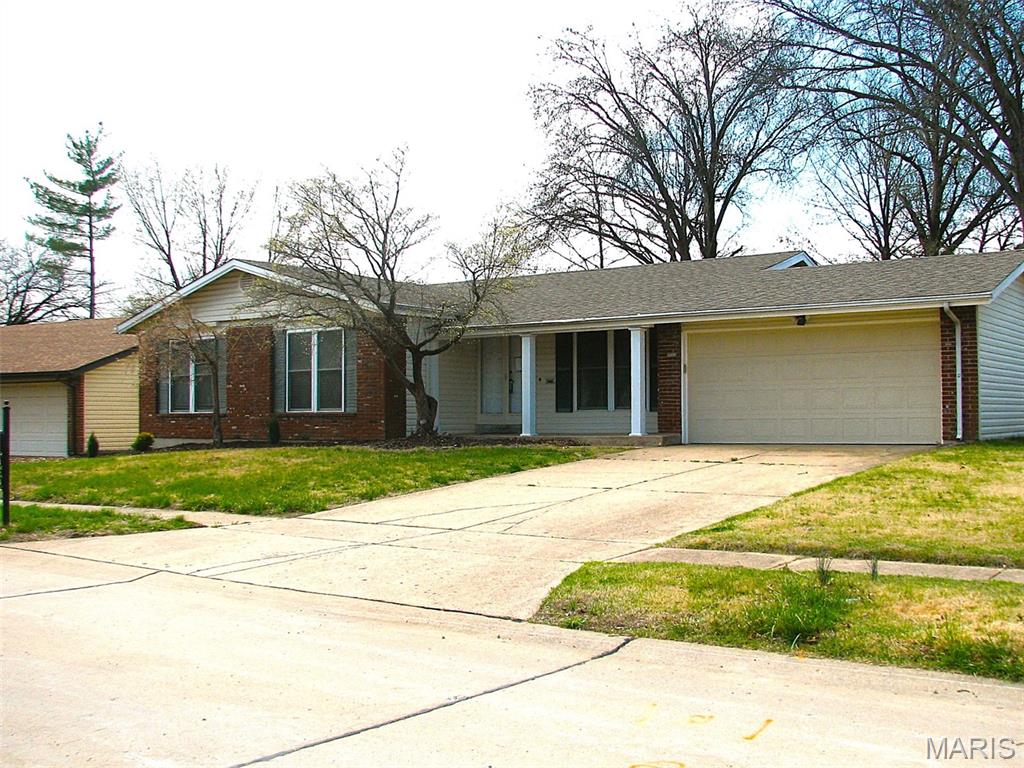 For Lease - 4 Bed/2 Bath
Discover the perfect balance of open-concept living and classic charm in this inviting 4BR/2BA Chesterfield ranch.

The heart of the home features a light-filled family room with a cozy fireplace that flows seamlessly into a modern kitchen with sleek quartz countertops and a walkout. For those who appreciate versatility, the home also includes a formal dining room and a separate living room—perfect for elegant gatherings, a home office, or a quiet library.

Enjoy the convenience of main-level, stair-free living, plus a spacious basement that offers endless potential for a home gym, rec room, or extra storage. Nestled on a peaceful cul-de-sac with sidewalks in the sought-after Parkway School District, this home is the perfect retreat for a growing family or anyone seeking space to work, play, and relax. Conveniently located just minutes from Hwy 141, off of Conway Rd. Welcome home! 
640+ Credit score/Background credit check, 12-month lease.
