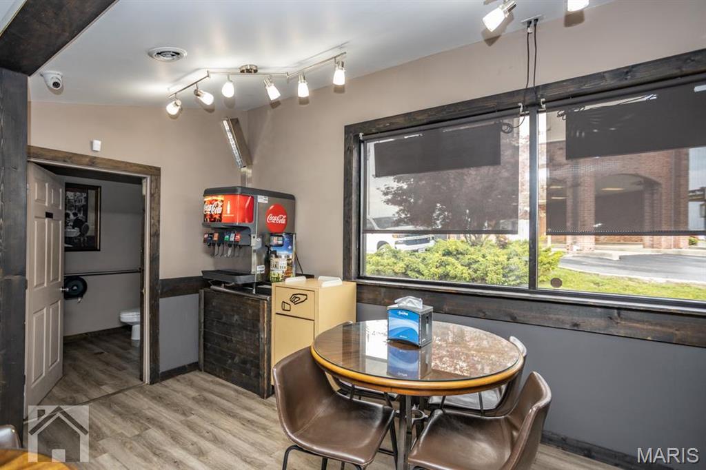 ST. ROBERT INTERSTATE PLAZA No. 9 - Commercial Sale