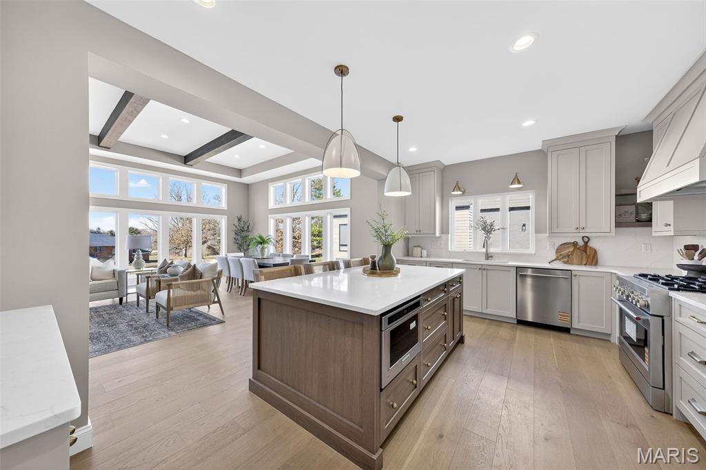 Santino Court - Residential