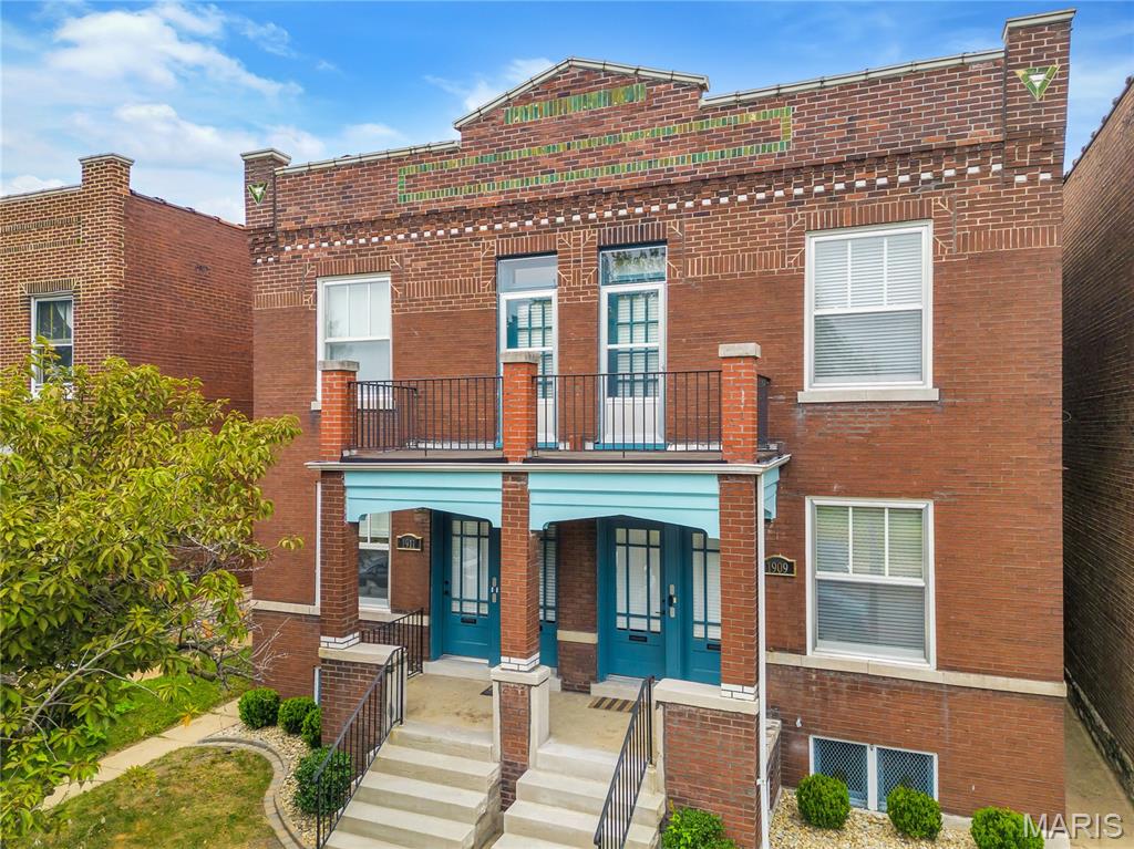 If you are searching for the perfect city rental to call home then look no further. Nestled between Lafayette Square and Soulard is this gorgeous 1 bedroom / (studio) Mckinley Heights apartment. Spacious rooms, and natural light highlight this freshly renovated living space. Everything in this unit has been updated to reflect the modern city lifestyle. Amenities abound including, new appliances, granite countertops, on-site laundry, central heat and air and smart locks for added convenience and safety. Mckinley Heights is the perfect location to enjoy all St. Louis City has to offer. Get recharged at the Coffeestamp or Park Avenue coffee or wind down at Polite Society Restaurant and Bar. This location provides the perfect combination of Metropolitan convenience and quiet city living. Utilities: Tenant pays for Gas and electric only. Water, sewer and trash included. This unit also offers the opportunity for detached garage parking with automatic opener for an additional cost. Hurry and schedule your showing today - this one won't last long!