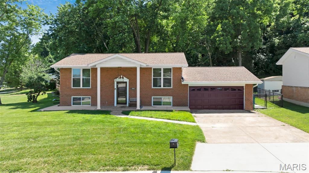 Welcome to this beautifully renovated 4 bedroom, 2 bathroom brick split-level home perfectly situated in Arnold, MO! With thoughtful updates throughout, a fantastic layout across two levels, and wonderful outdoor spaces, this move-in ready property is sure to impress from the moment you arrive.
Pull up and immediately appreciate the charming curb appeal of this classic brick exterior, complemented by a large and inviting front porch, the perfect spot for morning coffee and relaxing evenings outdoors.
The upper level is designed for comfortable everyday living, featuring a bright and welcoming living room, a dedicated dining room perfect for meals and gatherings, and a well-appointed kitchen equipped with updated appliances. The primary bedroom and a second bedroom, along with a full bathroom, complete the upper level providing a comfortable and functional layout for a variety of lifestyles.
The lower level expands your living space significantly, boasting a spacious family room perfect for entertaining, movie nights, and game days. Two additional bedrooms, a second full bathroom, and a convenient dedicated laundry room round out the lower level, providing plenty of space and flexibility for family, guests, or a home office.
When the current owner purchased this home, it was thoughtfully and comprehensively renovated, meaning the appliances, systems, and roof are all just a few years old, giving you incredible peace of mind and confidence in your investment from day one!
Step outside and enjoy the backyard patio, a wonderful outdoor retreat perfect for entertaining, relaxing, and soaking up the outdoors. The 2 car attached garage adds everyday convenience and provides ample parking and storage.
This home is a truly exceptional find in Arnold.