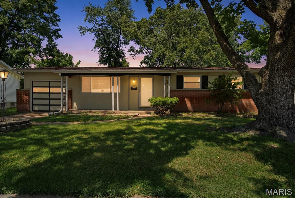 Welcome home to this super clean, move-in-ready ranch nestled in the highly sought-after Flamingo Park neighborhood of Florissant! This charming property features a bright and open floor plan with a spacious living room that flows seamlessly into the generously sized kitchen, offering ample counter space and plenty of room for meal prep and gathering with family and friends.
The main level boasts a comfortable primary bedroom complete with a private en-suite half bath, along with two additional well-sized bedrooms and a full bath. Downstairs, the finished lower level provides valuable extra living space—perfect for a family room, recreation area, home office, or entertaining guests. Step outside to enjoy the level, private backyard, ideal for summer barbecues, outdoor activities, or simply relaxing after a long day. An attached one-car garage adds convenience and additional storage. Located on a quiet, established street, this home offers easy access to shopping, dining, parks, and major highways, making commuting a breeze. Clean, well-maintained, and ready for its next owner—this Florissant gem is one you won't want to miss!