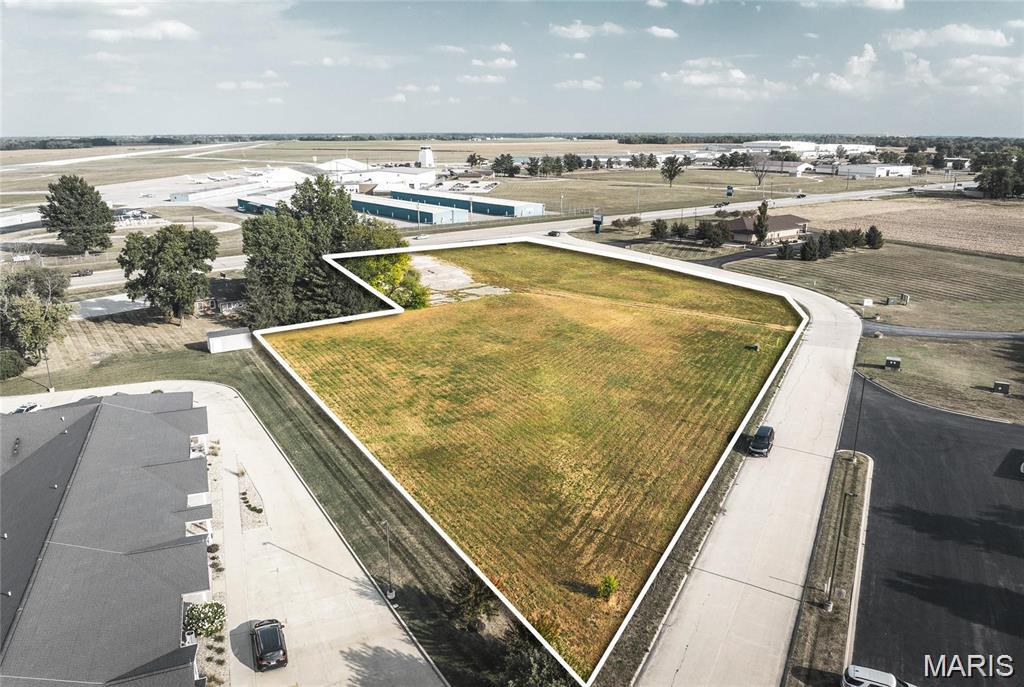 Major Price Reduction!! Excellent Commercial property with great Exposure to Highway and Located in Bethalto Business Park. Corner Acreage for easy access. Within 1/4 mile of Interstate 255. High traffic volume. All Utilities are Available.
Across from St. Louis Regional Airport in Bethalto , Il.
Truly a great Buy!!