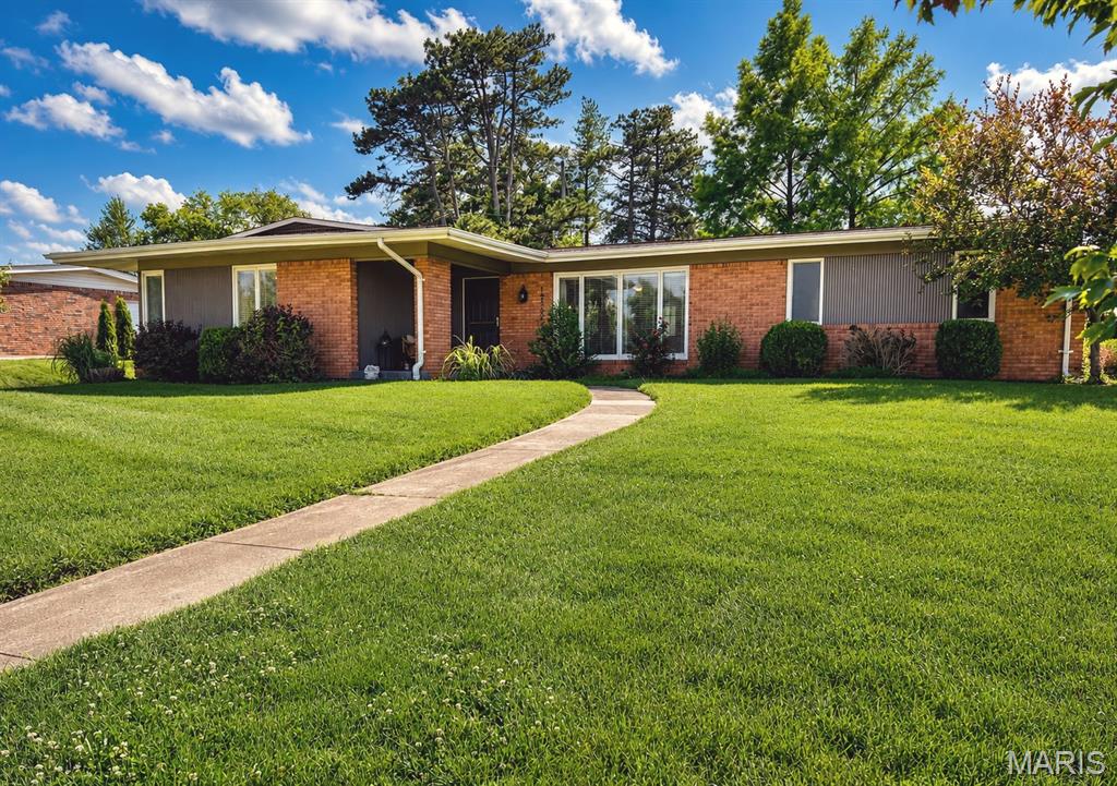Parkway West Rental – 15362 Clayton Road, Ballwin, MO 63011
Fantastic opportunity to live in the heart of Parkway West! This well-maintained 3 bedroom, 2 bathroom home offers a convenient location near great schools, shopping, restaurants, parks, and major highways. Enjoy spacious living areas, comfortable bedrooms, open living and dining areas, large yard and a welcoming layout perfect for everyday living. Lower level is partially finished and can be used for a TV room or workout room, laundry and storage. 6, 9 or 12 month lease available, tenant responsible for all utilities and lawn maintenance. Located in a highly desirable area with easy access to Logan University and everything West County has to offer.