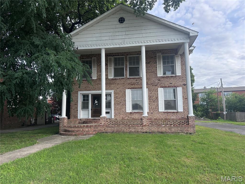 If space is what you are looking for, this is a must see. Colonial home within walking distance of downtown area of Sikeston, Mo. Lots of character in this home.